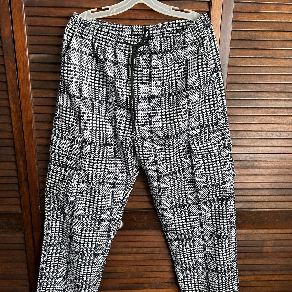 Black and White Plaid Trousers with Elastic Waistband